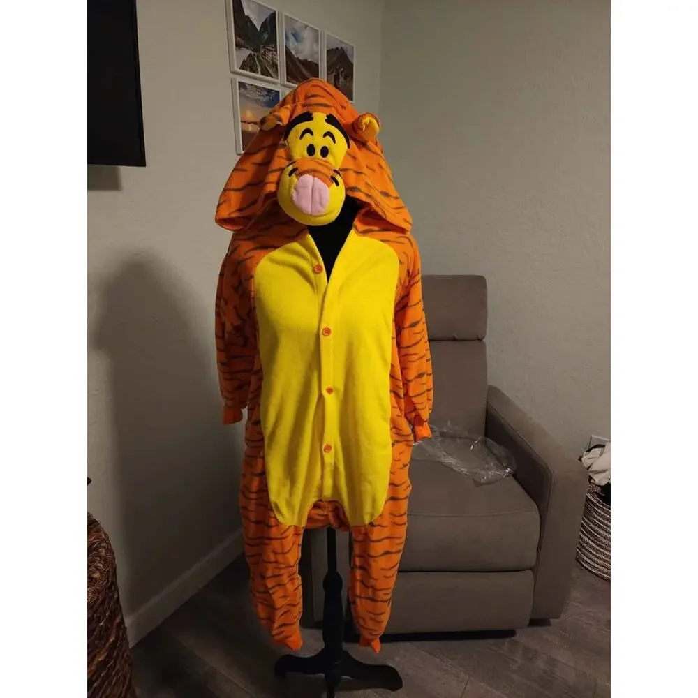 NEW tigger winnie the pooh pijama/costume for 6-8 years with tags